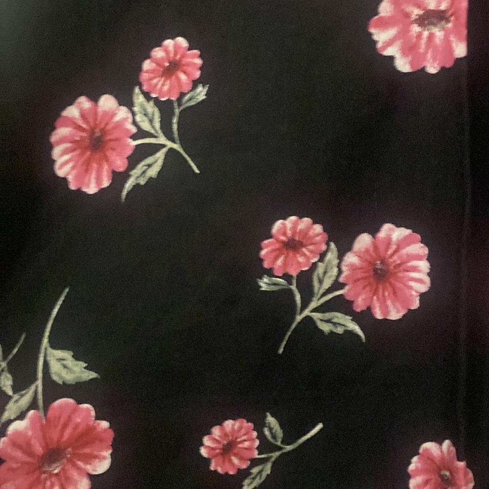 NWT Black Floral Flowy Tank with Keyhole V Neck - Picture 8 of 10